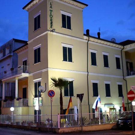 Hotel La Torre Римини Экстерьер фото