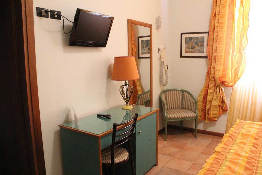 Hotel La Torre Римини Экстерьер фото