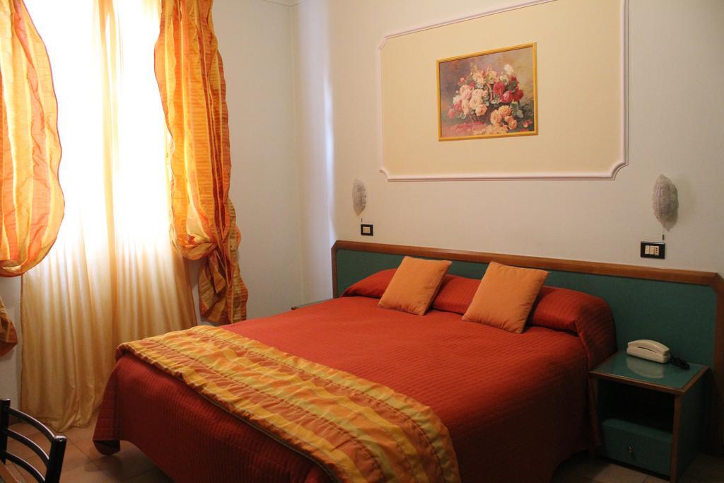Hotel La Torre Римини Экстерьер фото