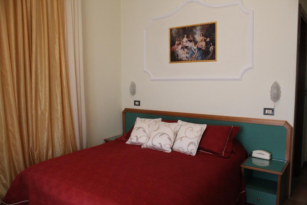 Hotel La Torre Римини Экстерьер фото