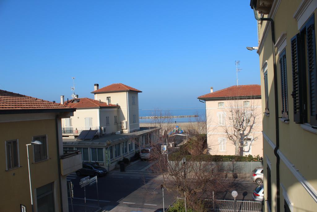 Hotel La Torre Римини Экстерьер фото