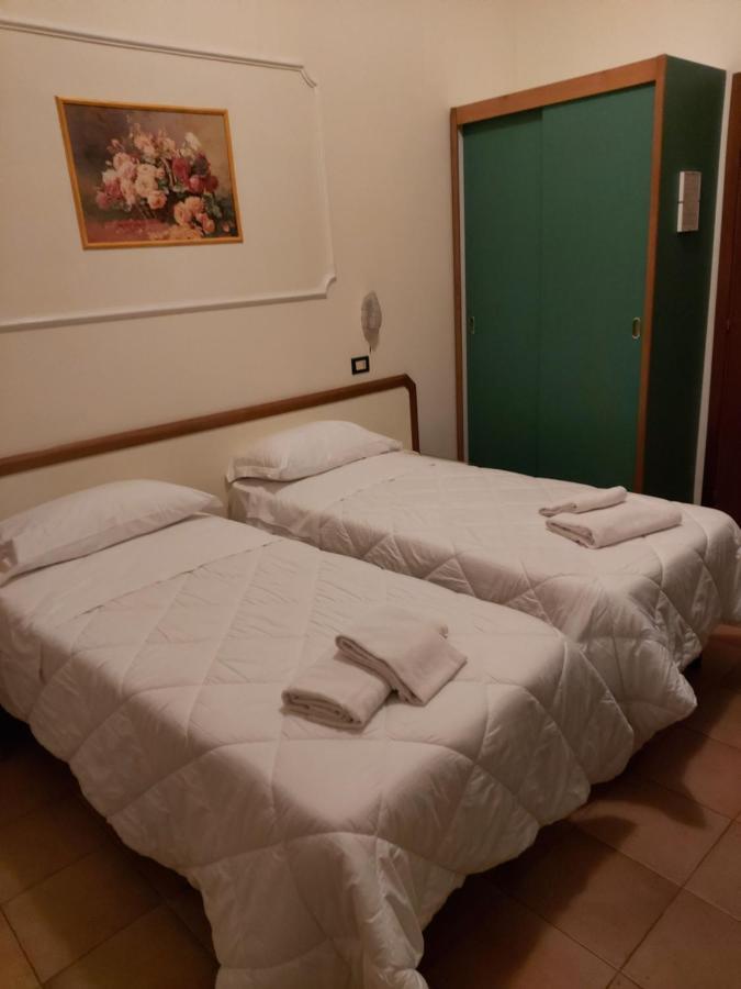 Hotel La Torre Римини Экстерьер фото