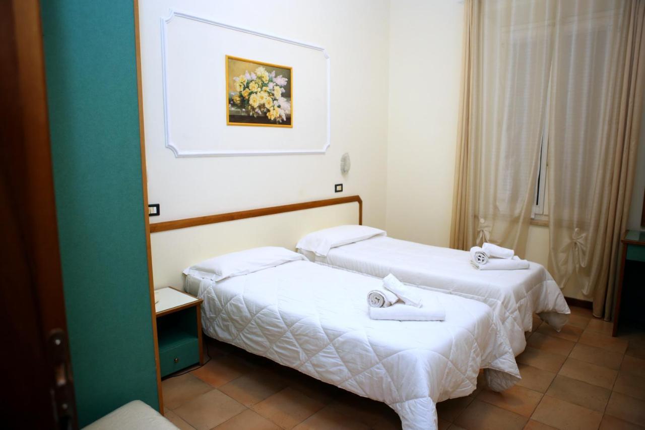 Hotel La Torre Римини Экстерьер фото