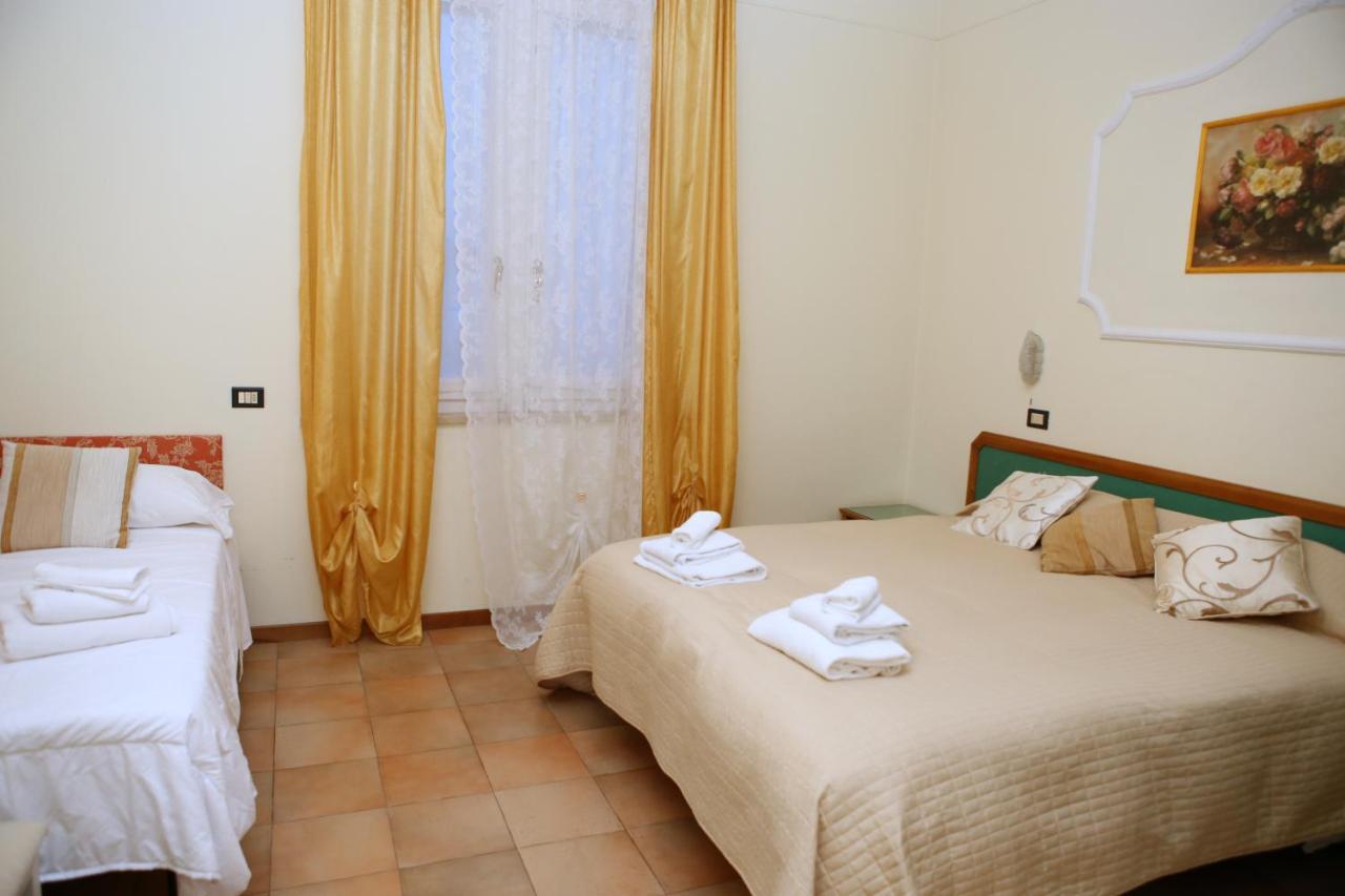 Hotel La Torre Римини Экстерьер фото