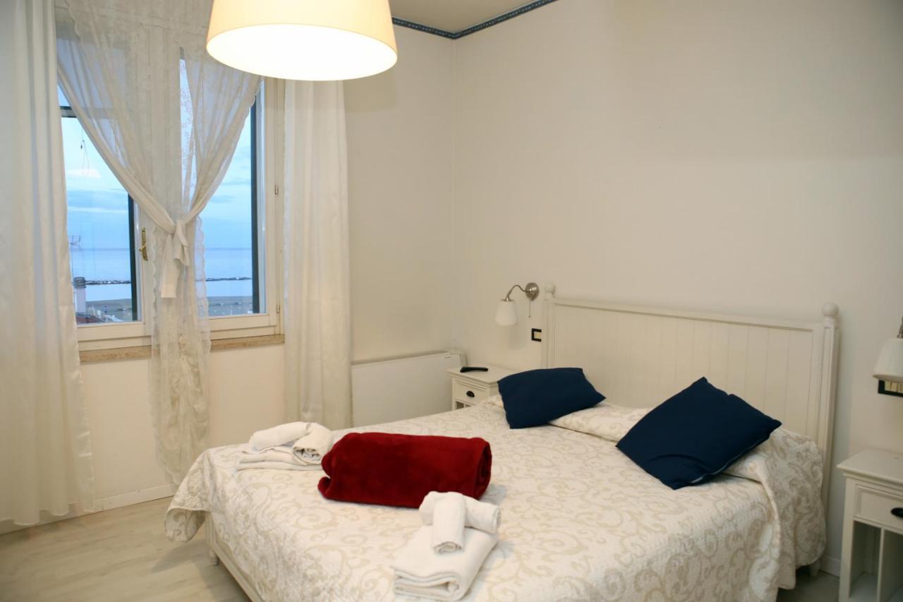 Hotel La Torre Римини Экстерьер фото