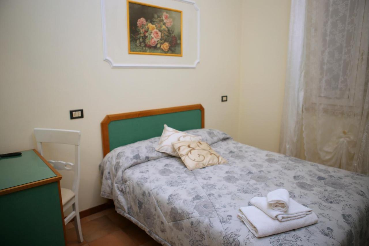 Hotel La Torre Римини Экстерьер фото