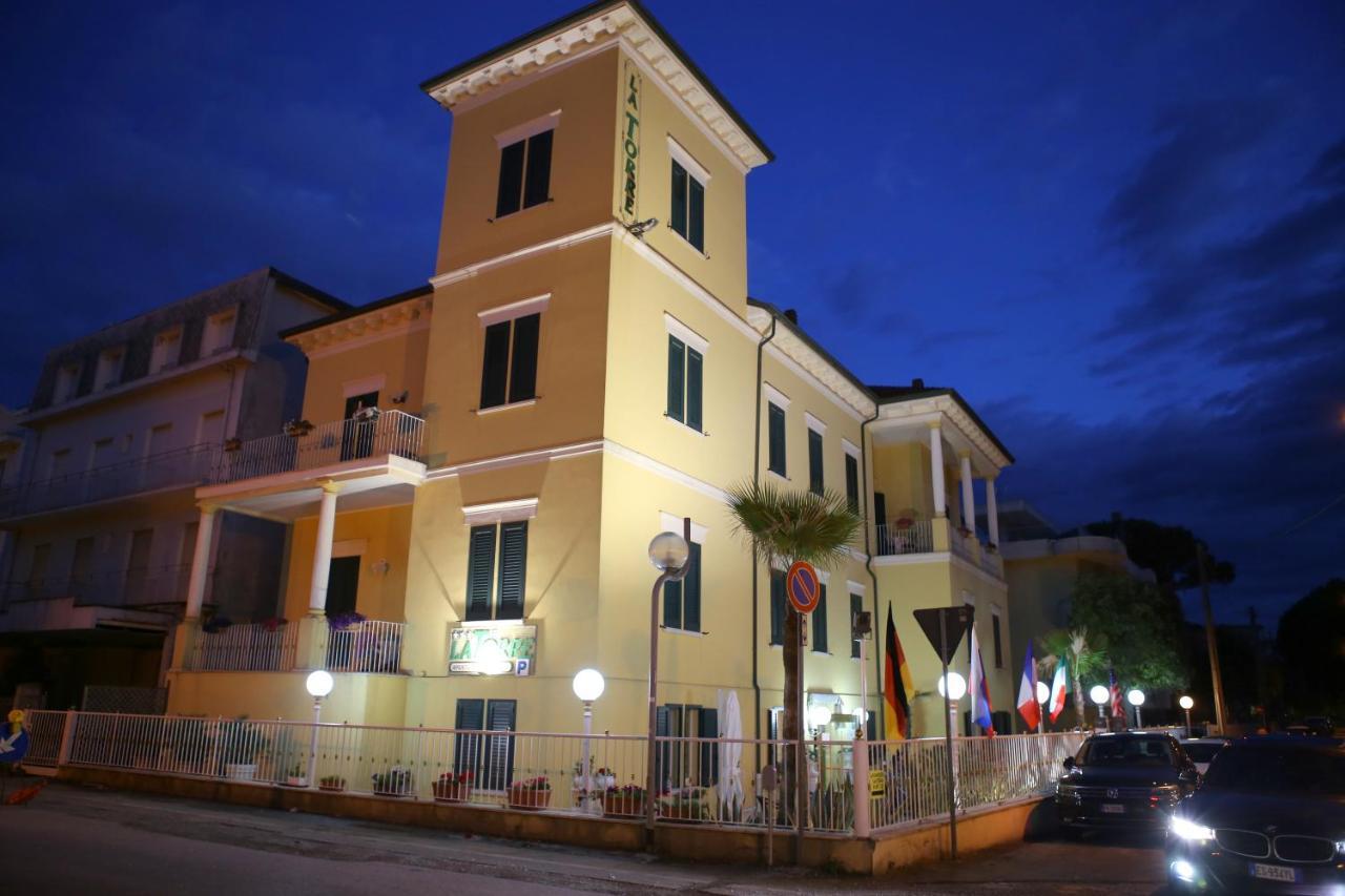 Hotel La Torre Римини Экстерьер фото
