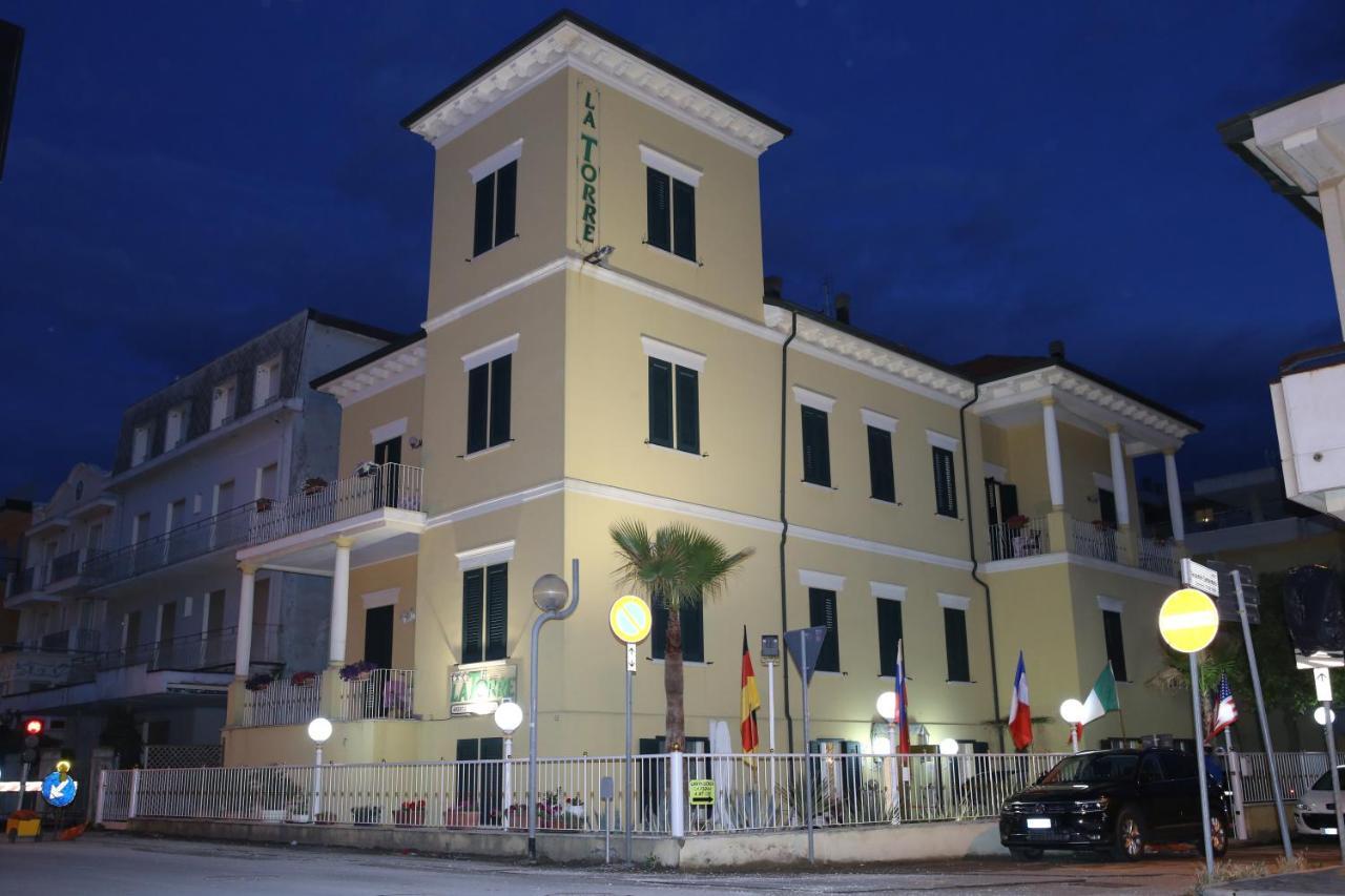 Hotel La Torre Римини Экстерьер фото