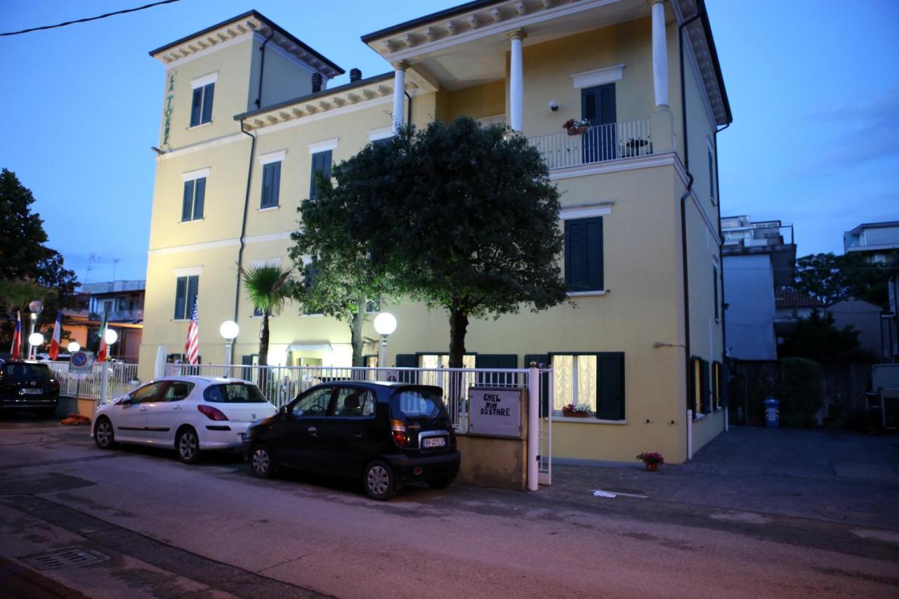Hotel La Torre Римини Экстерьер фото