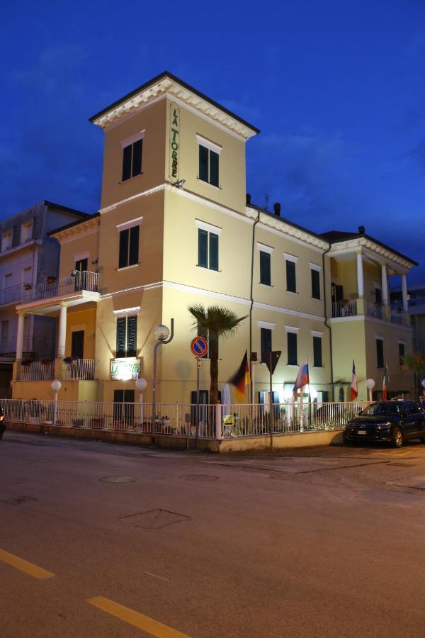 Hotel La Torre Римини Экстерьер фото