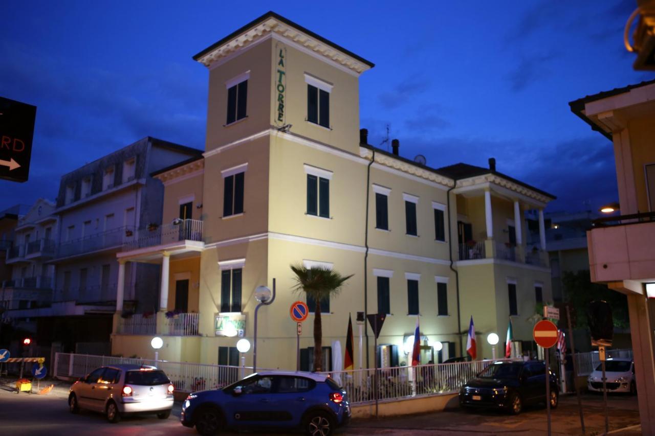 Hotel La Torre Римини Экстерьер фото